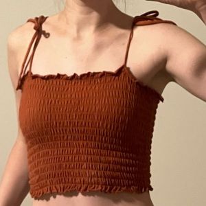 Tight spaghetti-tie crop